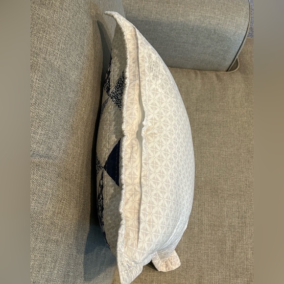 Rachel Ashwell The Farmhouse 22”x 22” Patchwork Down Alternative Pillow NEW - Picture 9 of 16